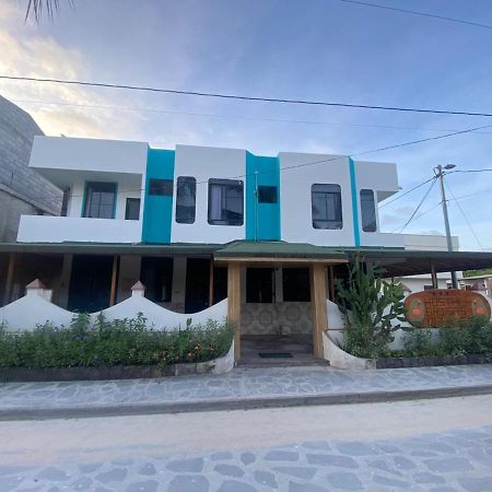 Hostal Brisas Del Mar Puerto Villamil Ngoại thất bức ảnh