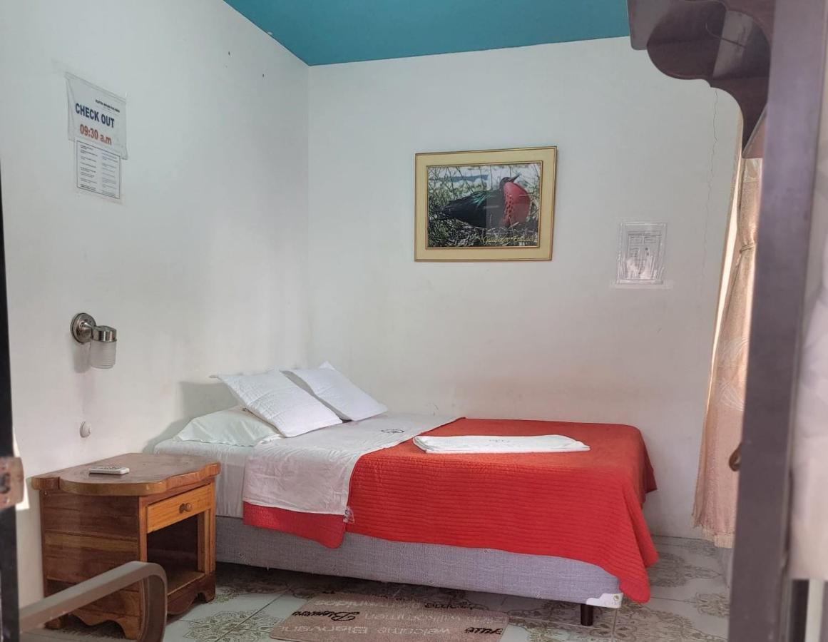Hostal Brisas Del Mar Puerto Villamil Ngoại thất bức ảnh