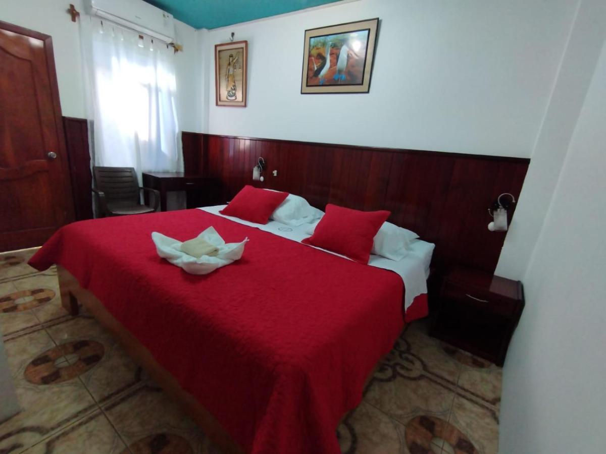 Hostal Brisas Del Mar Puerto Villamil Ngoại thất bức ảnh