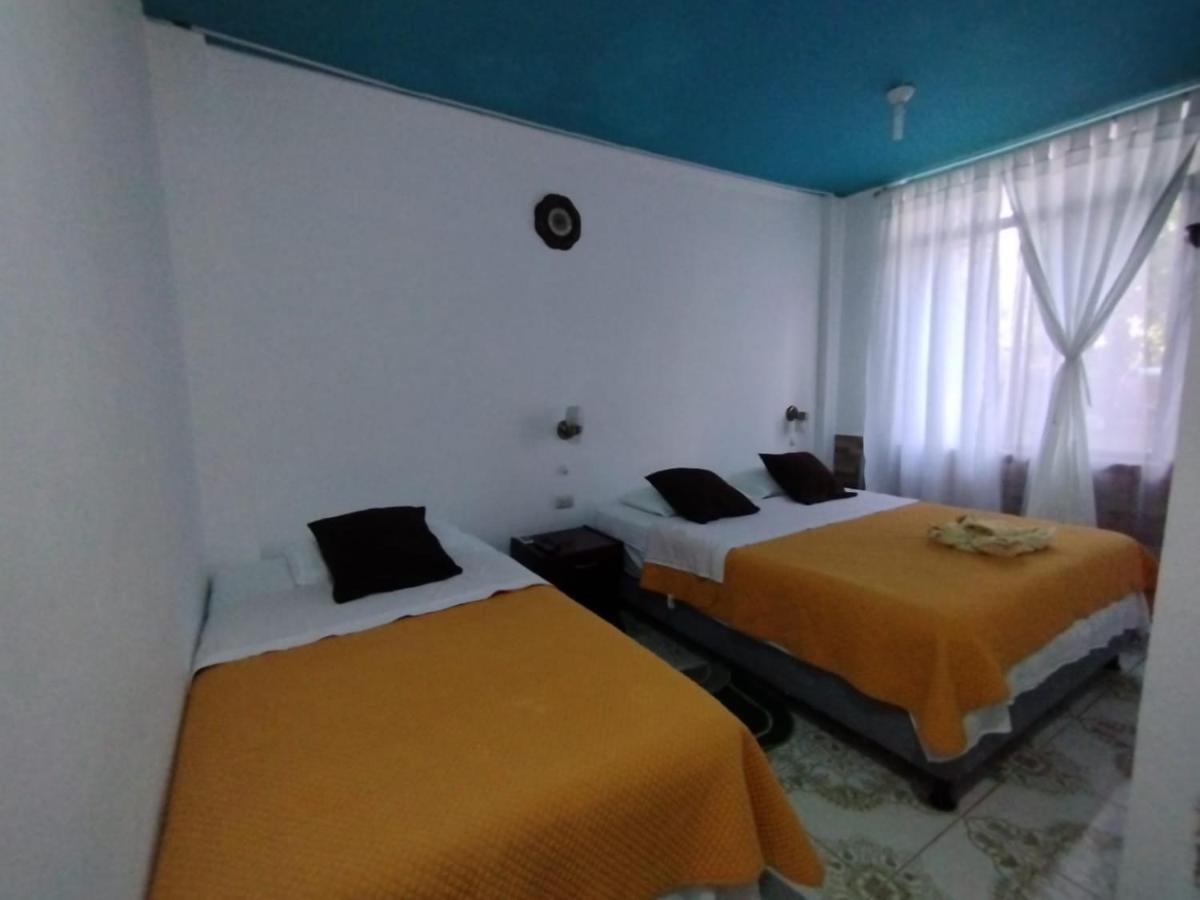 Hostal Brisas Del Mar Puerto Villamil Ngoại thất bức ảnh