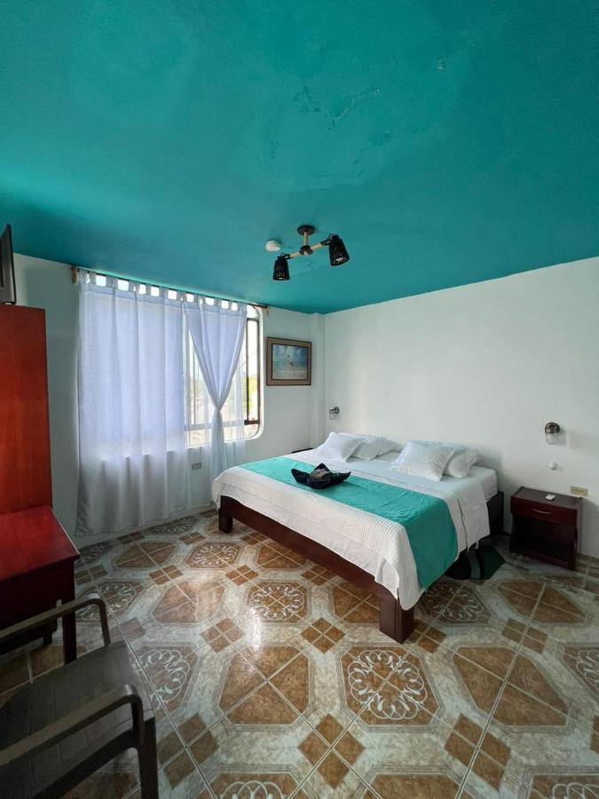 Hostal Brisas Del Mar Puerto Villamil Ngoại thất bức ảnh
