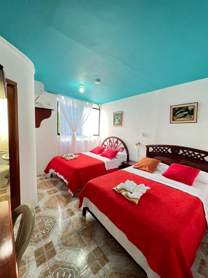 Hostal Brisas Del Mar Puerto Villamil Ngoại thất bức ảnh