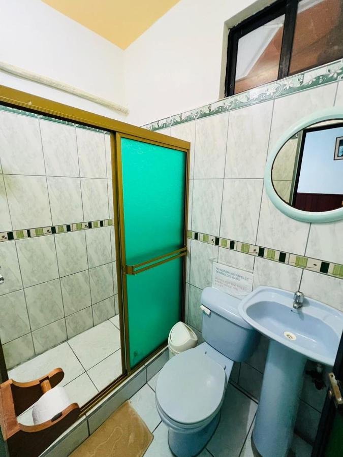 Hostal Brisas Del Mar Puerto Villamil Ngoại thất bức ảnh