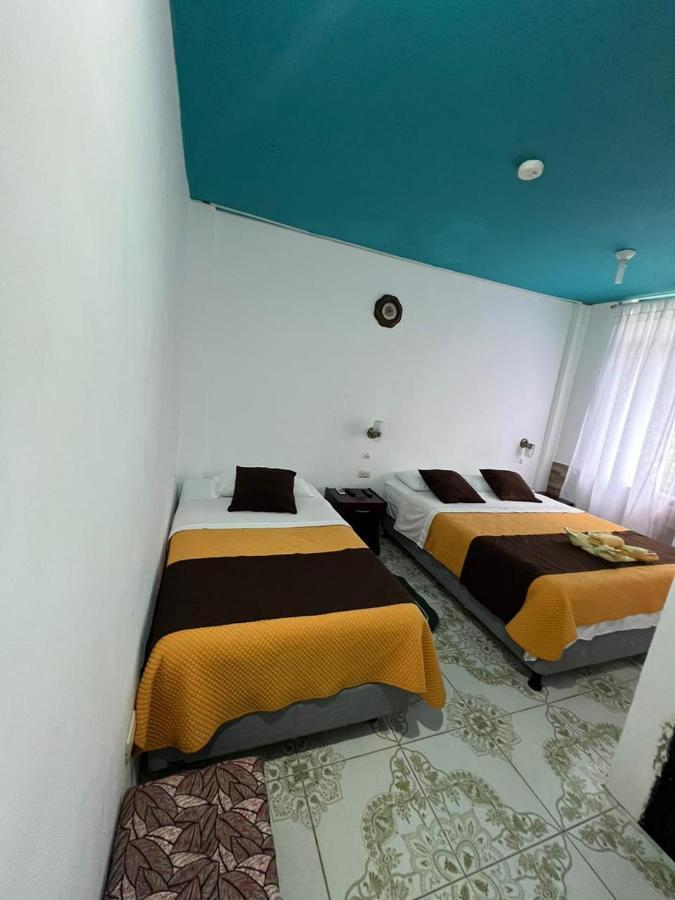 Hostal Brisas Del Mar Puerto Villamil Ngoại thất bức ảnh