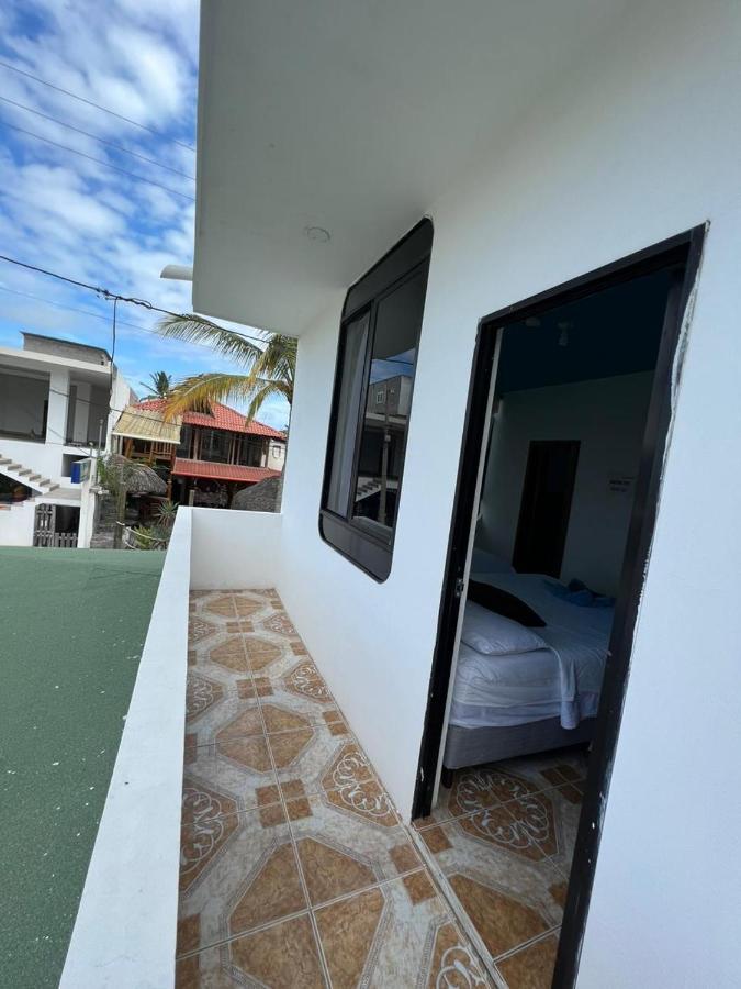 Hostal Brisas Del Mar Puerto Villamil Ngoại thất bức ảnh