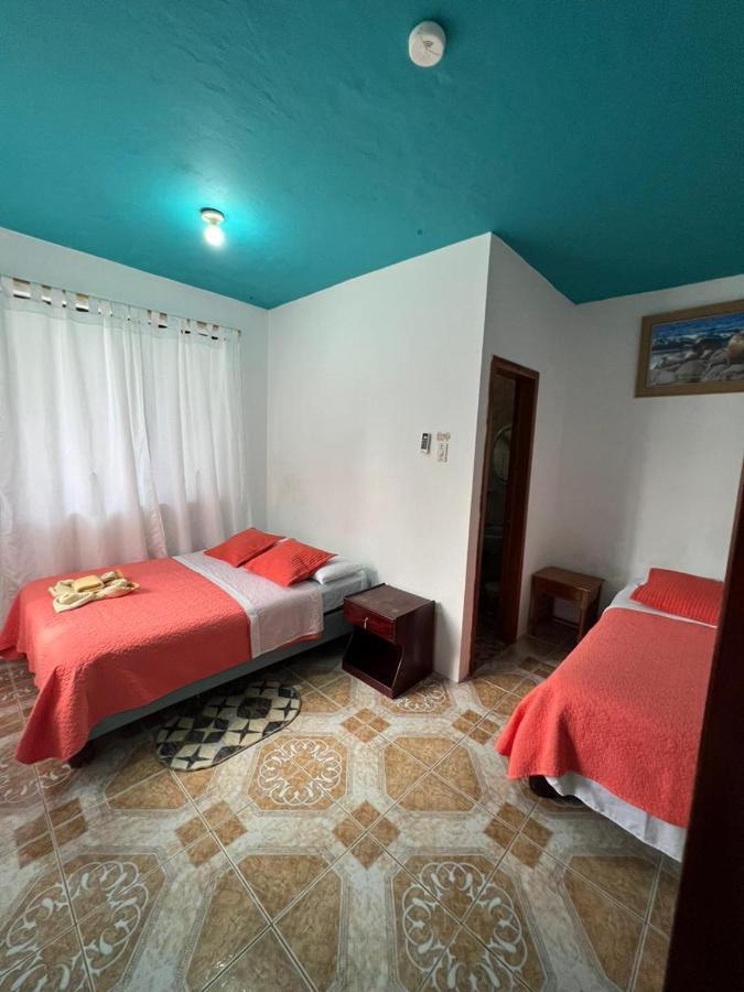 Hostal Brisas Del Mar Puerto Villamil Ngoại thất bức ảnh