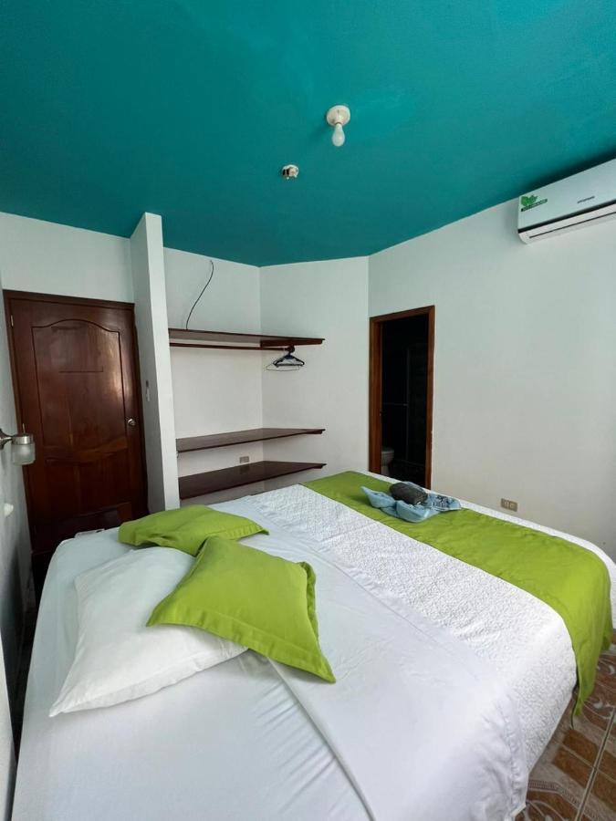 Hostal Brisas Del Mar Puerto Villamil Ngoại thất bức ảnh