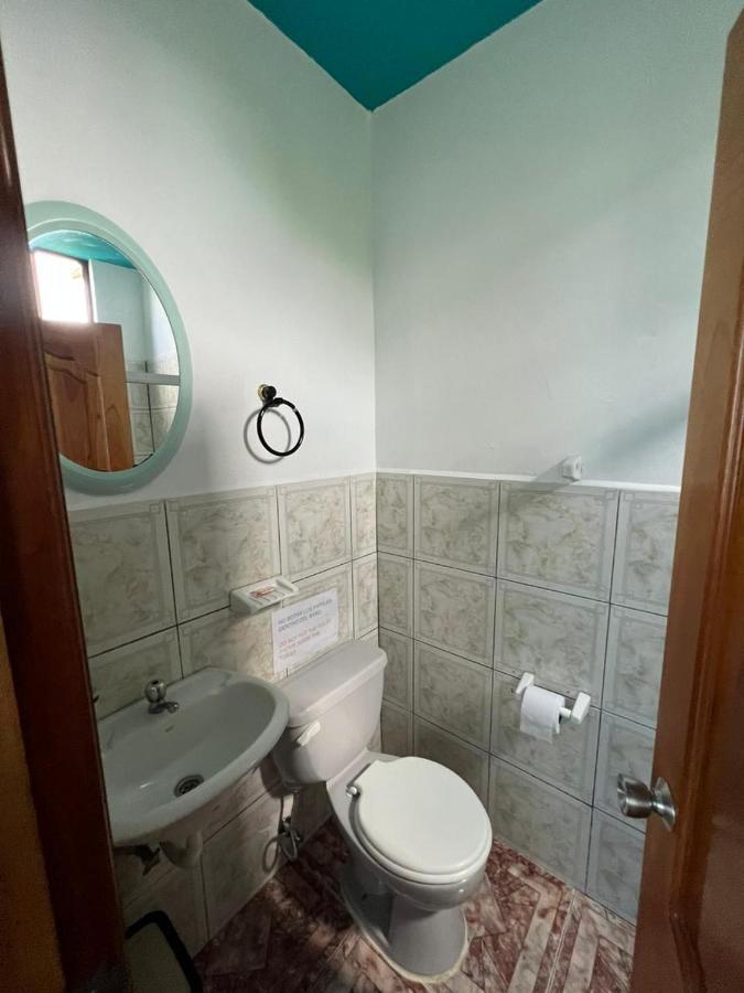 Hostal Brisas Del Mar Puerto Villamil Ngoại thất bức ảnh