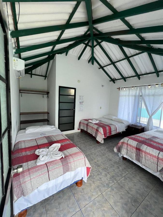 Hostal Brisas Del Mar Puerto Villamil Ngoại thất bức ảnh