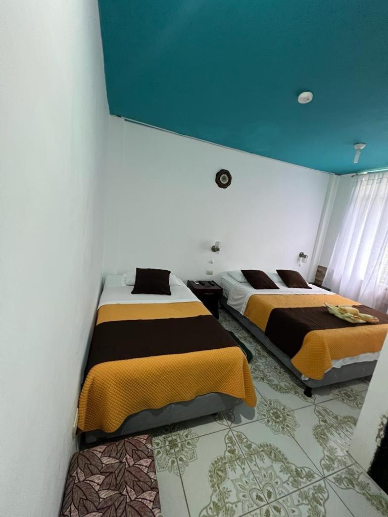Hostal Brisas Del Mar Puerto Villamil Ngoại thất bức ảnh